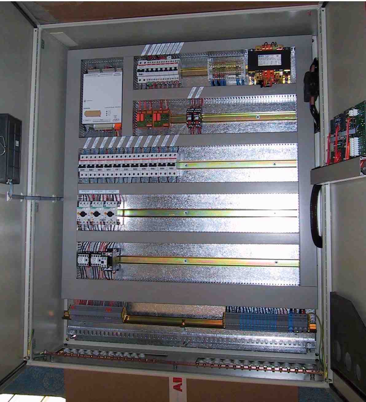vue interieur armoire CTA